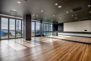 Foto dalla galleria di Modern Apt with Indoor Pool a New Rochelle