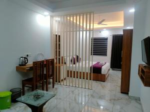 Hotel The Mountmist的电视和/或娱乐中心