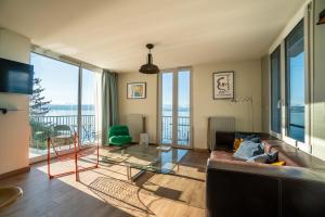 Ruang duduk di La Villa du Lac - Appartements de vacances - Les pieds dans l'eau