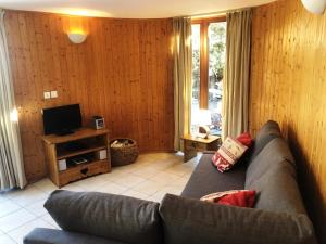 a living room with a couch and a television at Chalet Leslie in Morzine