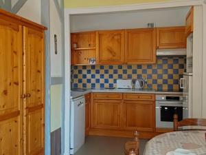 Køkken eller tekøkken på Appartement 2 pièces, 6 couchages, centre du Grand-Bornand, proche commerces et télécabine - FR-1-241-106