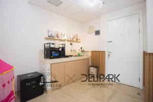 Kuchyň nebo kuchyňský kout v ubytování Delipark Mall 2 Bedrooms 1 Bathroom 4-6 Pax Lincoln Tower Level 17