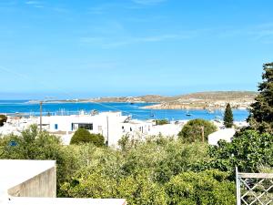 Photo de la galerie de l'établissement aeolian blu 8, à Parikia 37 autres photos