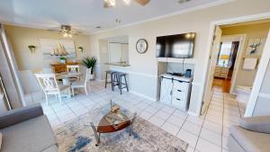 Sandpiper Cove 4203にあるテレビまたはエンターテインメントセンター