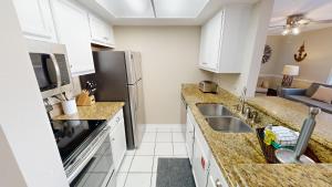 Sandpiper Cove 4203にあるキッチンまたは簡易キッチン +70枚の写真