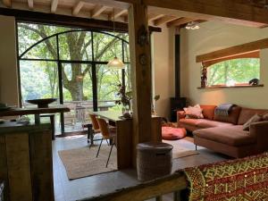 Posedenie v ubytovaní Lake House I // Alauzet Ecolodge + Nature spa