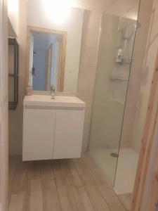 Bilik mandi di M Maison Frescaty cosy calme avec parking privé