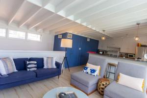 Posezení v ubytování The Lantern House, Walk to Harbor, Great Outdoors