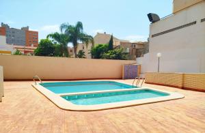 a swimming pool on the roof of a building at Terraza acogedora , Piscina , Parking, Airé Acondicionado in El Campello