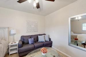 Φωτογραφία από το άλμπουμ του Violet's Little House σε Τουσόν