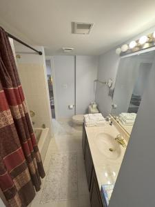 Gallery image of Private Walk-Out Suite & Kitchen in Oakton