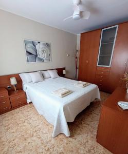 Postel nebo postele na pokoji v ubytování Chalet vacacional con piscina privada y barbacoa + 32 fotografií