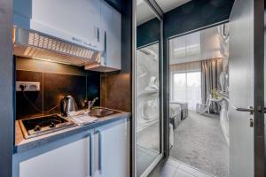 Kuchyň nebo kuchyňský kout v ubytování Comfort Aparthotel Bassin d'Arcachon