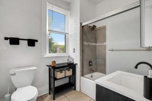 Bilik mandi di 5BDRM GEM with Arcade - Mt Wash +27 gambar