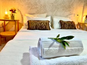 a hotel room with a bed with a plant on it at GATU Villa Luna Casa de campo con piscina privada in Melegis +76 photos