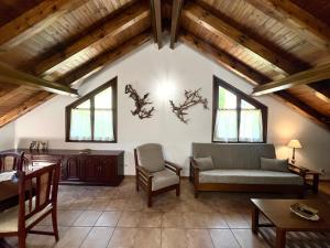 a living room with a couch and a table at Apartaments Casa Sastressa - L'Amfitriona in Espot +53 photos