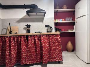 Gambar di galeri bagi Wine Cellar Hostel di Tbilisi City +37 gambar