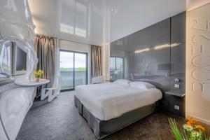 Postel nebo postele na pokoji v ubytování Comfort Aparthotel Bassin d'Arcachon