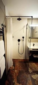 Um banheiro em Hotel Simader