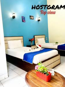A bed or beds in a room at Hostgram Top View
