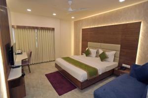Postel nebo postele na pokoji v ubytování Hotel TELA Suite Near IGI AIrport Delhi