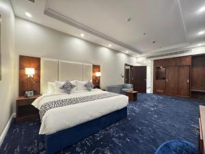 Postel nebo postele na pokoji v ubytování Hotel TELA Suite Near IGI AIrport Delhi