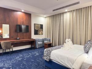 Postel nebo postele na pokoji v ubytování Hotel TELA Suite Near IGI AIrport Delhi