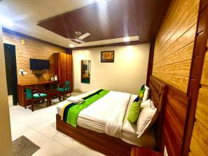 Postel nebo postele na pokoji v ubytování Hotel TELA Suite Near IGI AIrport Delhi