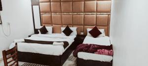 Postel nebo postele na pokoji v ubytování Hotel TELA Suite Near IGI AIrport Delhi