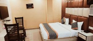 Postel nebo postele na pokoji v ubytování Hotel TELA Suite Near IGI AIrport Delhi