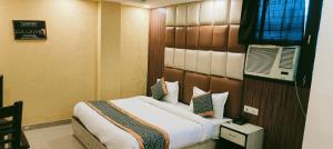 Postel nebo postele na pokoji v ubytování Hotel TELA Suite Near IGI AIrport Delhi