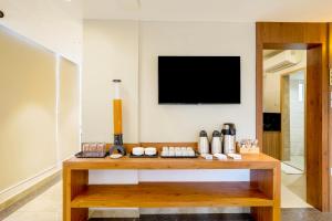 TV a/nebo společenská místnost v ubytování Treebo Nestlay Rooms Whitefield