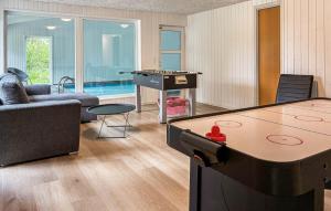 Χώρος καθιστικού στο Amazing Home In Rømø With Kitchen