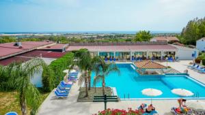 Πισίνα στο ή κοντά στο I Giardini di Athena- Athena Resort