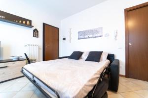 Imagen de la galería de Como 5 min - House with Terrace and Parking - Wifi, en San Fermo della Battaglia