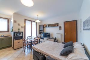 Imagen de la galería de Como 5 min - House with Terrace and Parking - Wifi, en San Fermo della Battaglia 22 fotos más