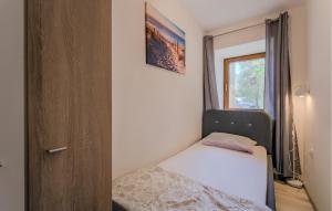 Posteľ alebo postele v izbe v ubytovaní Two-Bedroom Apartment In Peroj