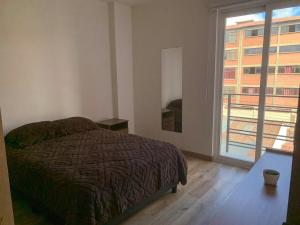 En eller flere senge i et værelse på Modern apartment in Sucre