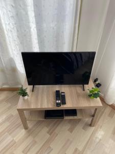 Μια τηλεόραση ή/και κέντρο ψυχαγωγίας στο Studio 23m2 5mn gare 3 couchages