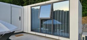 Afbeelding uit fotogalerij van APPLE Cabin with Jacuzzi - Sauna in Drenova Glavica