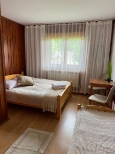 Ένα ή περισσότερα κρεβάτια σε δωμάτιο στο U Haliny Pokoje Stasikówka - Poronin +30 φωτογραφίες