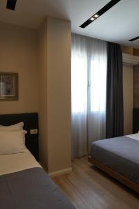 Postel nebo postele na pokoji v ubytování BluePoint Hotel