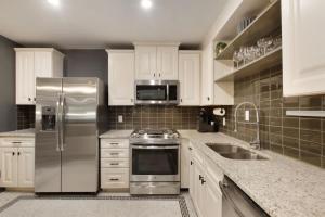 Η κουζίνα ή μικρή κουζίνα στο King and Queen Suite 1st Floor Sleeps 6