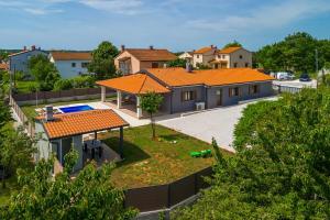 an aerial view of a house with a yard at Villa Eni by Istrialux in Žminj