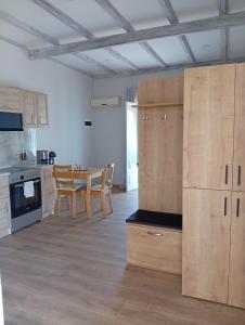 Dapur atau dapur kecil di Stavros luxury studio +10 gambar