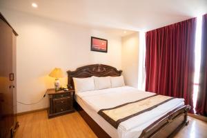 Giường trong phòng chung tại Nhat Linh Hotel & Suites Da Nang