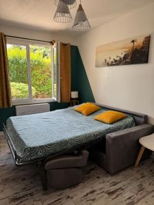 a bedroom with a bed and a window at Studio Cosy - Mandelieu in Mandelieu-La Napoule