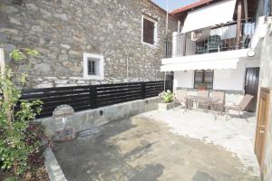 Budova, kde se apartmán nachází + 2 fotografie