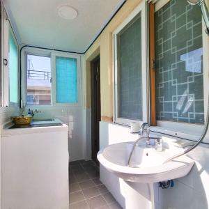 Koupelna v ubytování Corea Stay