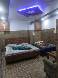 Voodi või voodid majutusasutuse Raj guest house toas